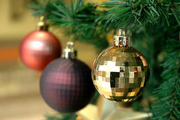 christmas-holiday-ornaments-winter-tree